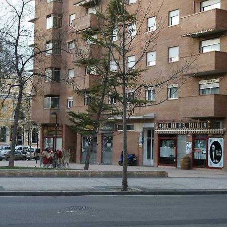Hostal Puente De Piedra Zaragoza Exterior photo