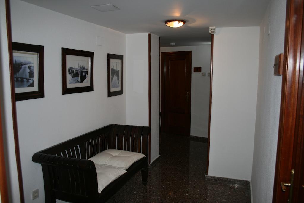 Hostal Puente De Piedra Zaragoza Exterior photo