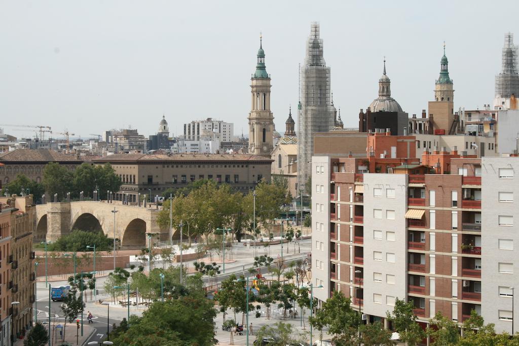 Hostal Puente De Piedra Zaragoza Exterior photo