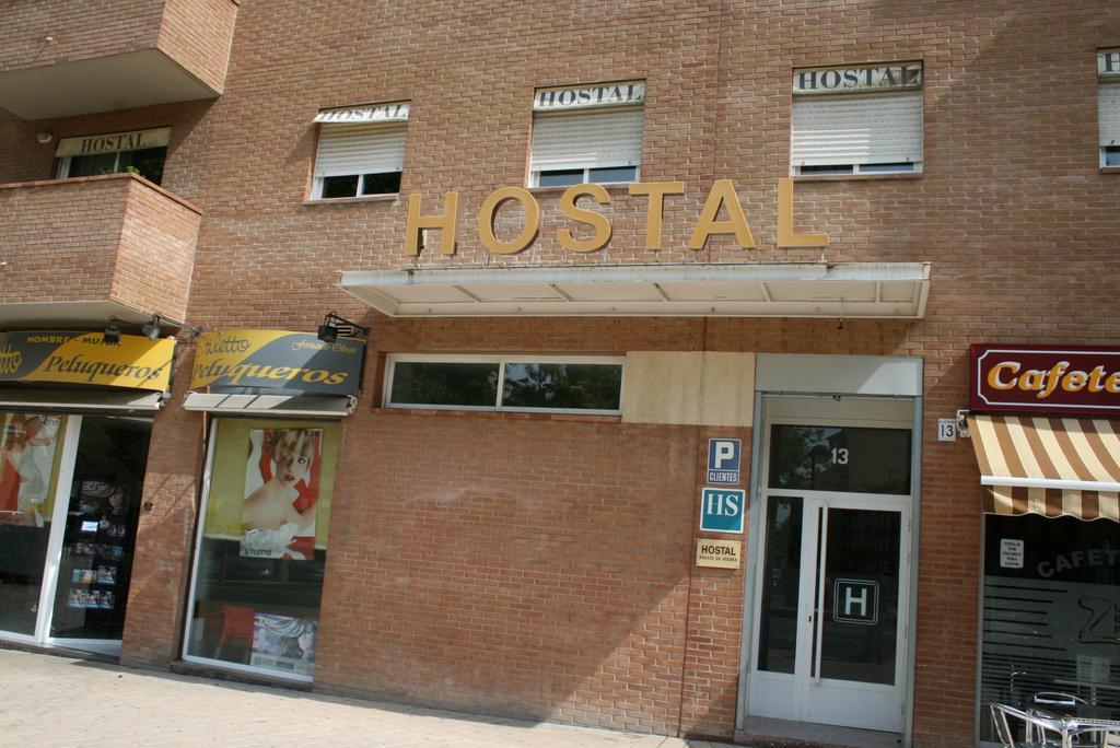 Hostal Puente De Piedra Zaragoza Exterior photo